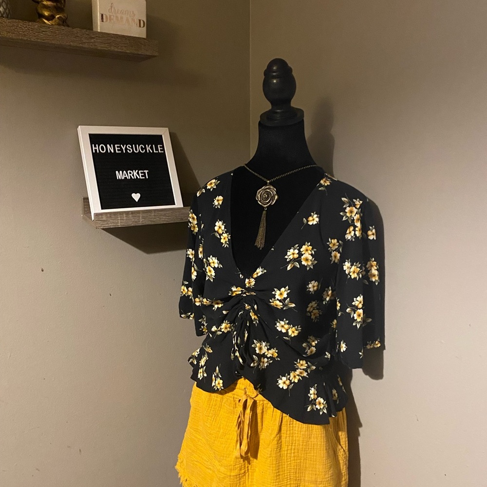 SZ M Altar’d State Black and Golden Floral Cinch Front Top